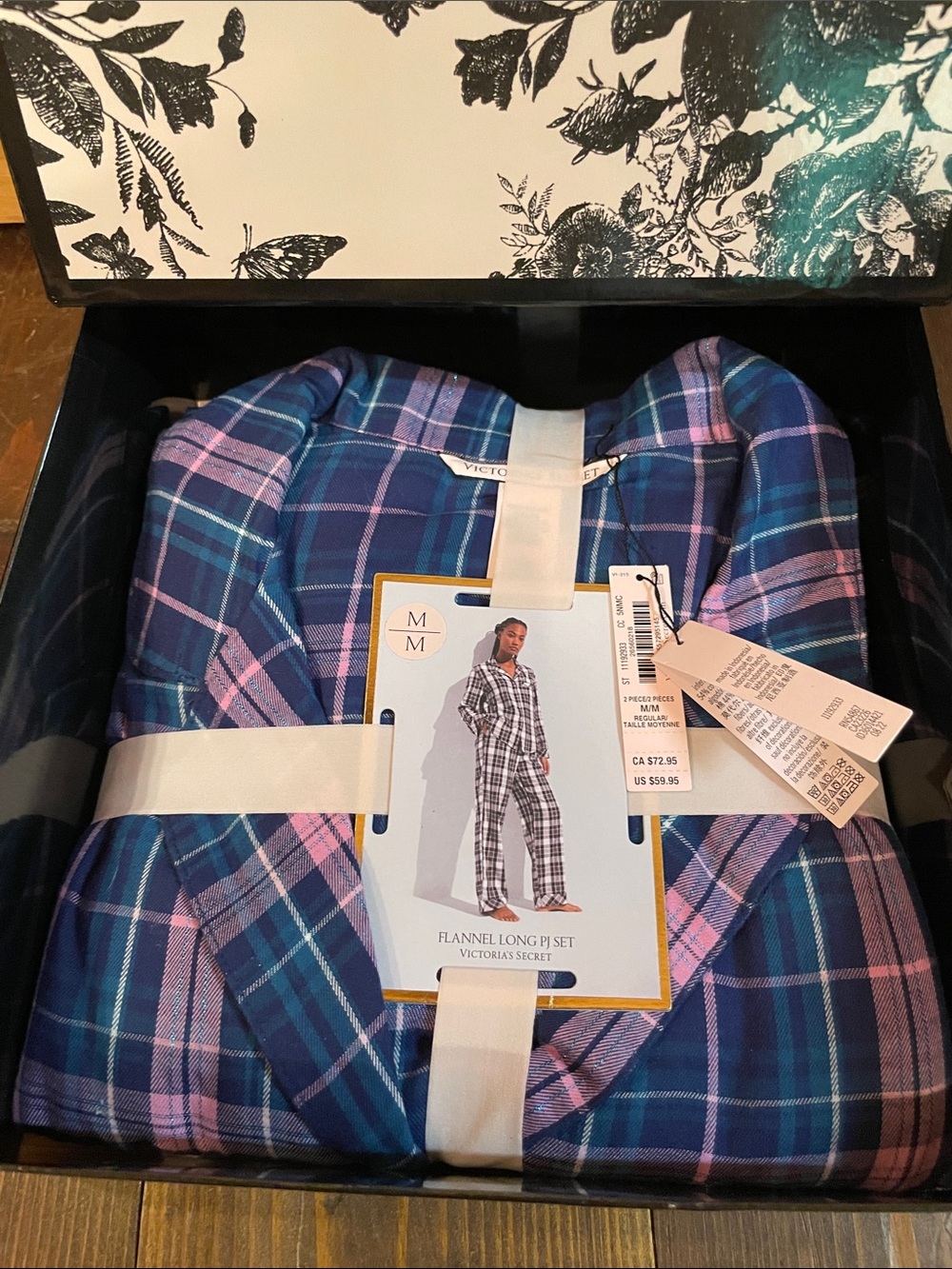 NWT VICTORIA’S SECRET FLANNEL LONG PJ SET Sz M in Gift Box - Picture 2 of 7